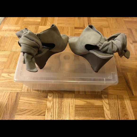 Beige suede Zara lace up wedges - Picture 2 of 3